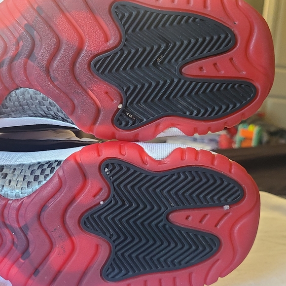 Almost new Jordan 11 Retro Low Concord-Bred 2019 - Picture 4 of 6